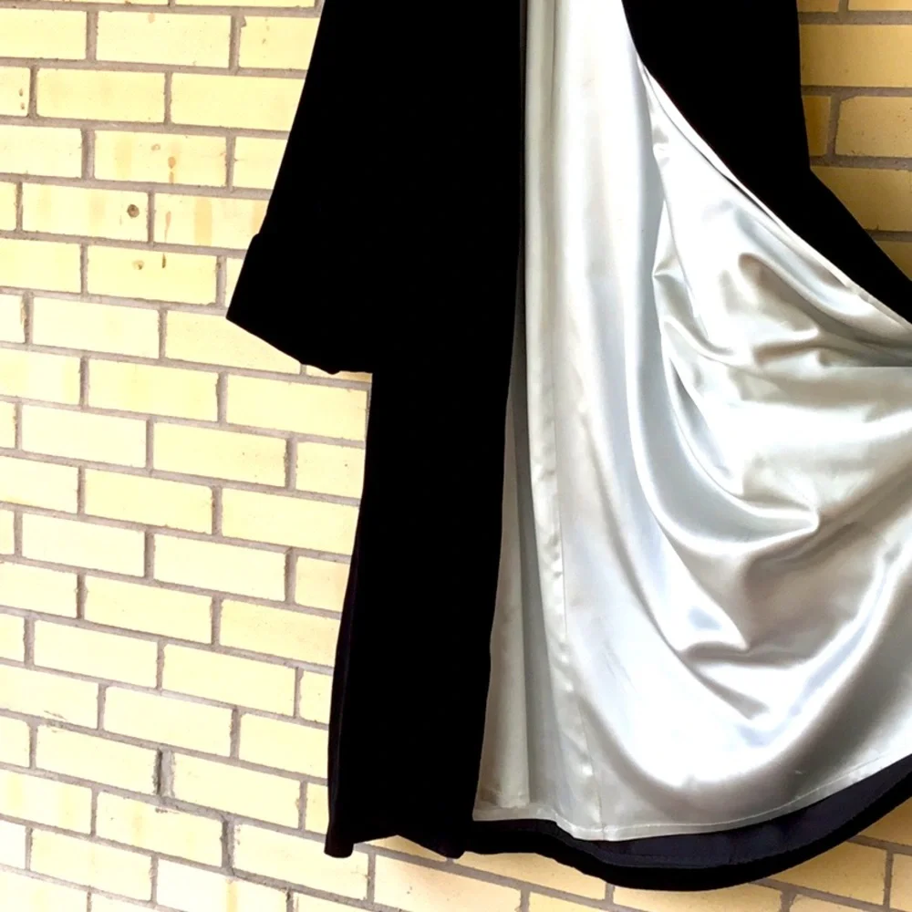 Vintage, Dramatic,Long Black Velvet Coat Medium/Large - Picture 3 of 10